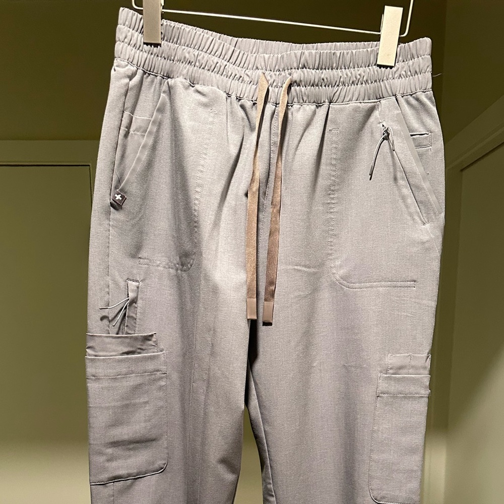 FIGS cargo scrubs